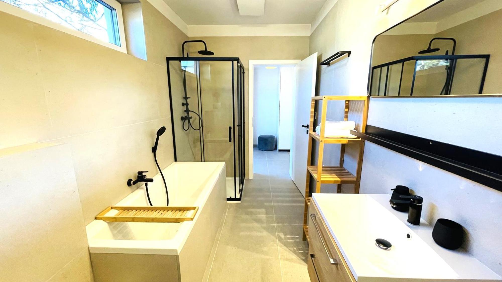 House Flow, 3 Room, Free 2 Parking Bratislava Exterior foto