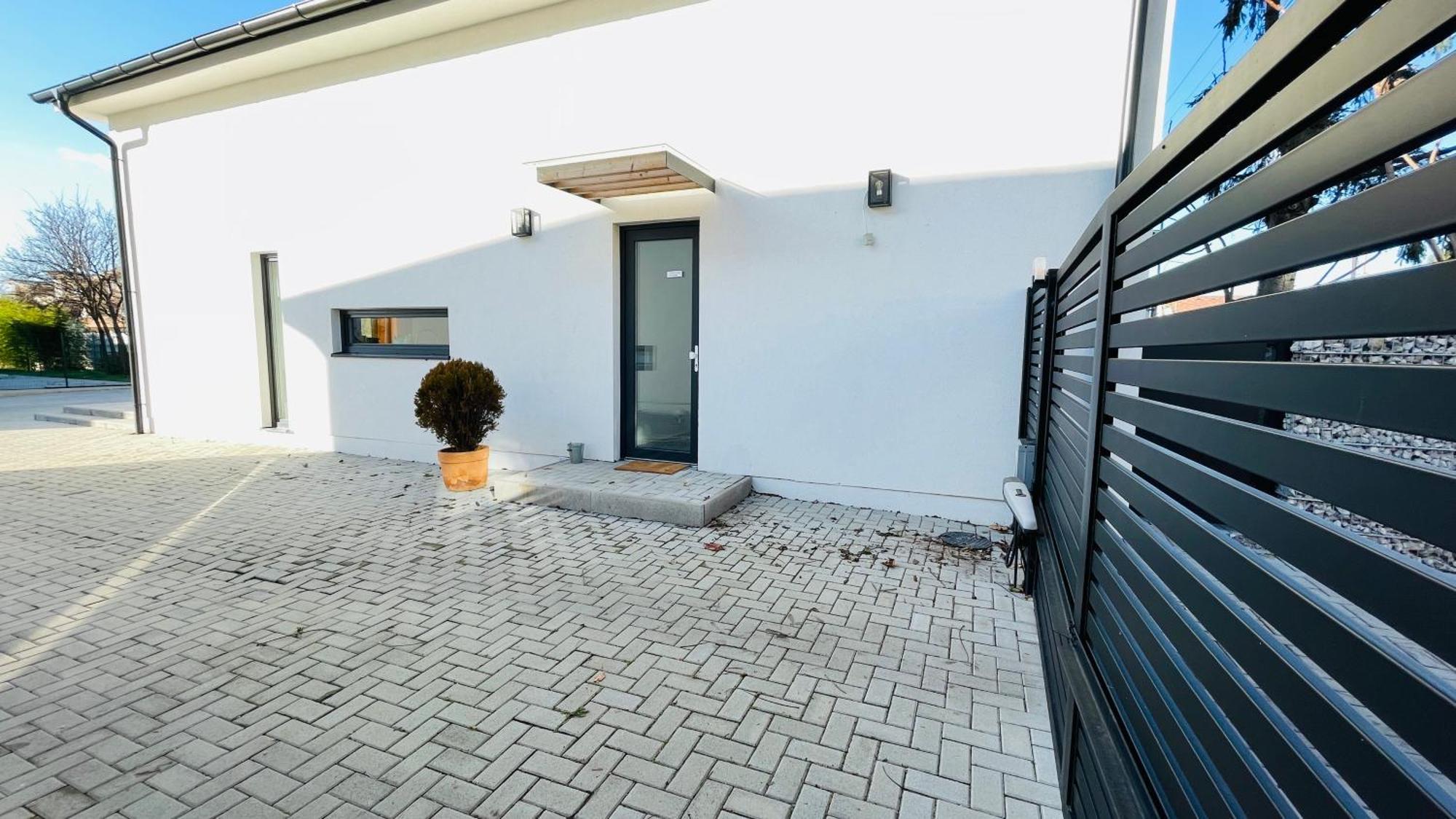 House Flow, 3 Room, Free 2 Parking Bratislava Exterior foto