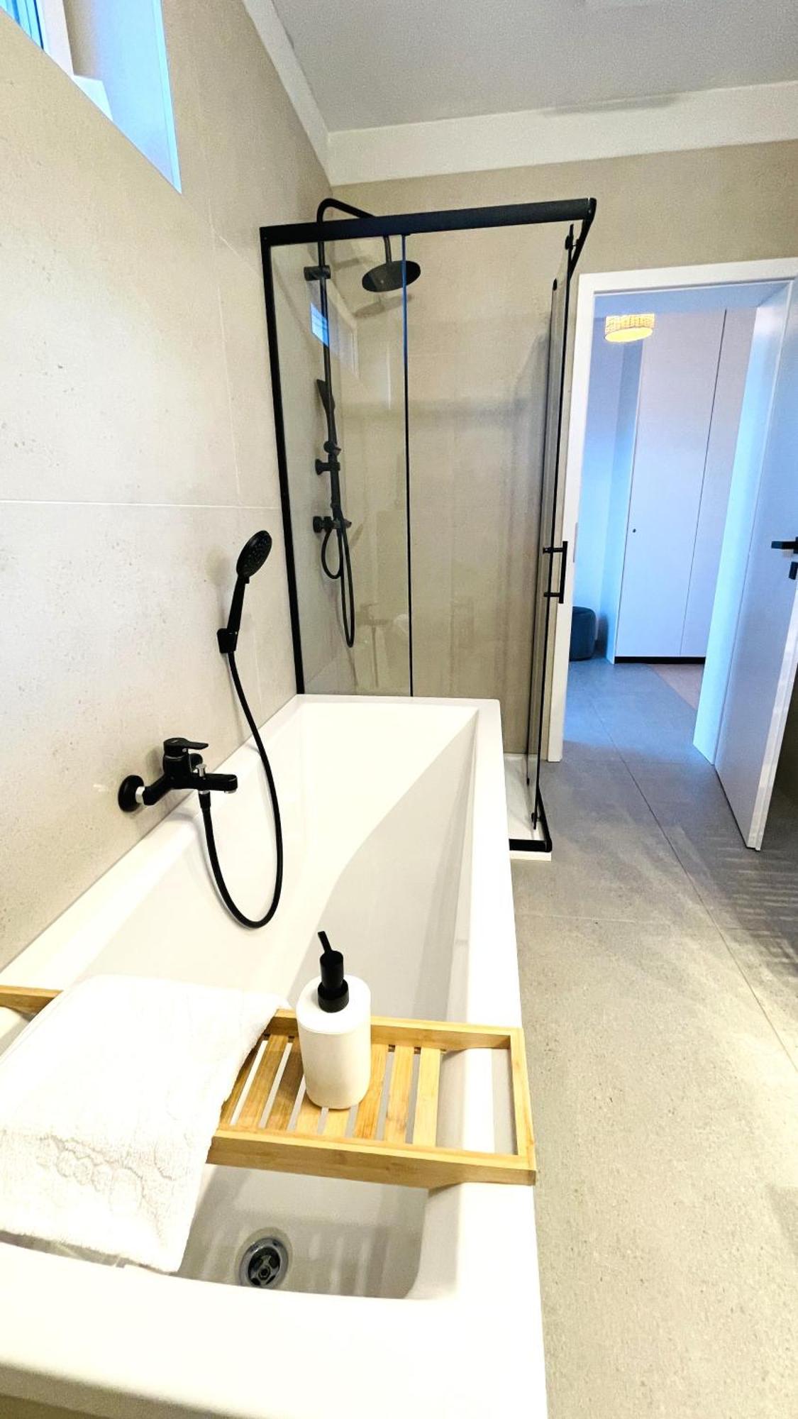 House Flow, 3 Room, Free 2 Parking Bratislava Exterior foto